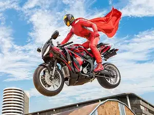 Real Motorbike Super Hero Stunt 3D